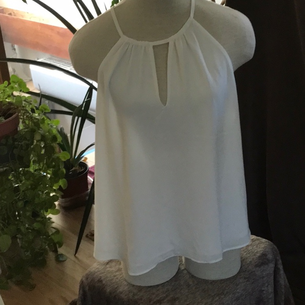 Sleeveless keyhole front top